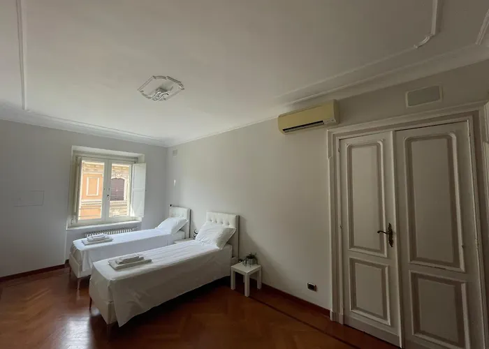 Apartmán Torino-historic Center Elegant Cathedral X4 *